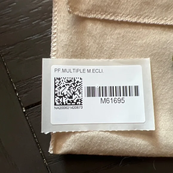 Black Luis Vuitton men’s wallet - Picture 4 of 4